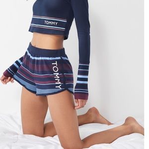 Tommy Hilfiger Booty Shorts Size X-Small Blue Purple Stripe, mid to low rise